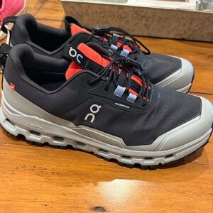 On Running Men's Black and Gray Sneakers